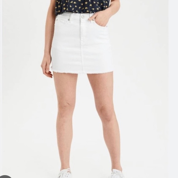 American Eagle White Denim Skirt Ladies Size 8 - Picture 1 of 4